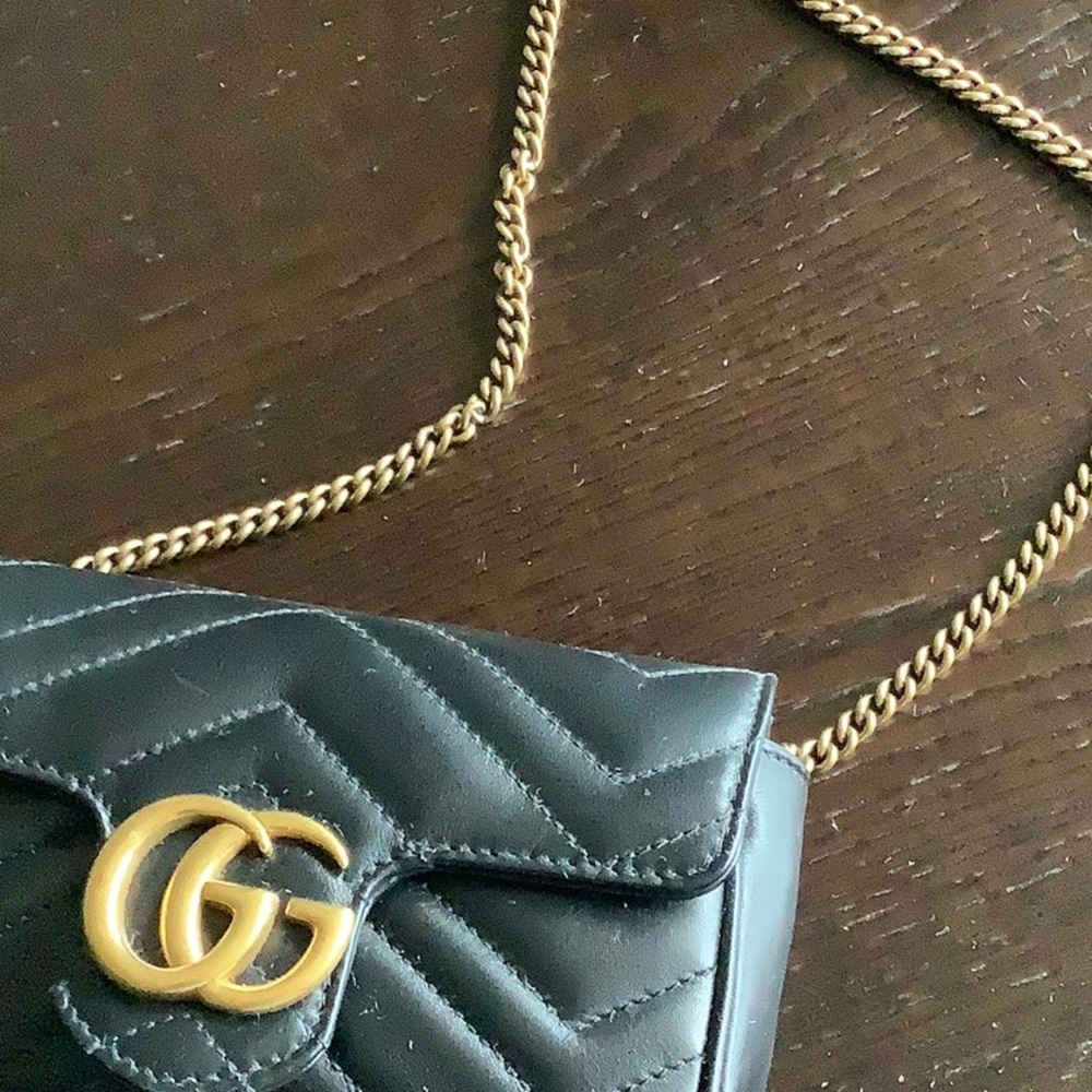 Gucci GG Marmont leather super mini bag in black & gold - Picture 3 of 13